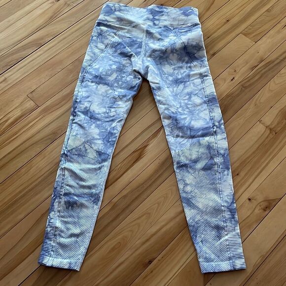 Offline by Aerie Seamless High Waisted Leggings in Blue Tie Dye. Small. - Picture 7 of 8